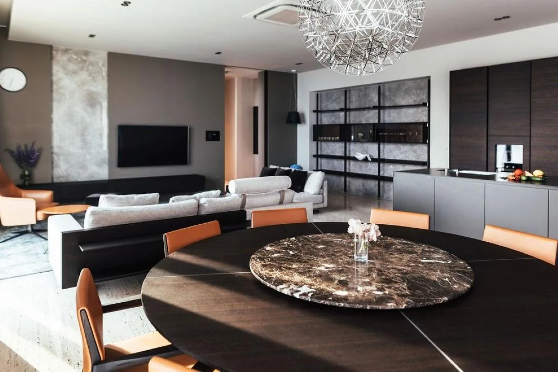 Living and dining area with marble table and chandelier at Villa Anthon
