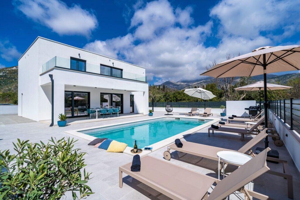 Villa Invigo with Pool in Mlini, Dubrovnik Riviera