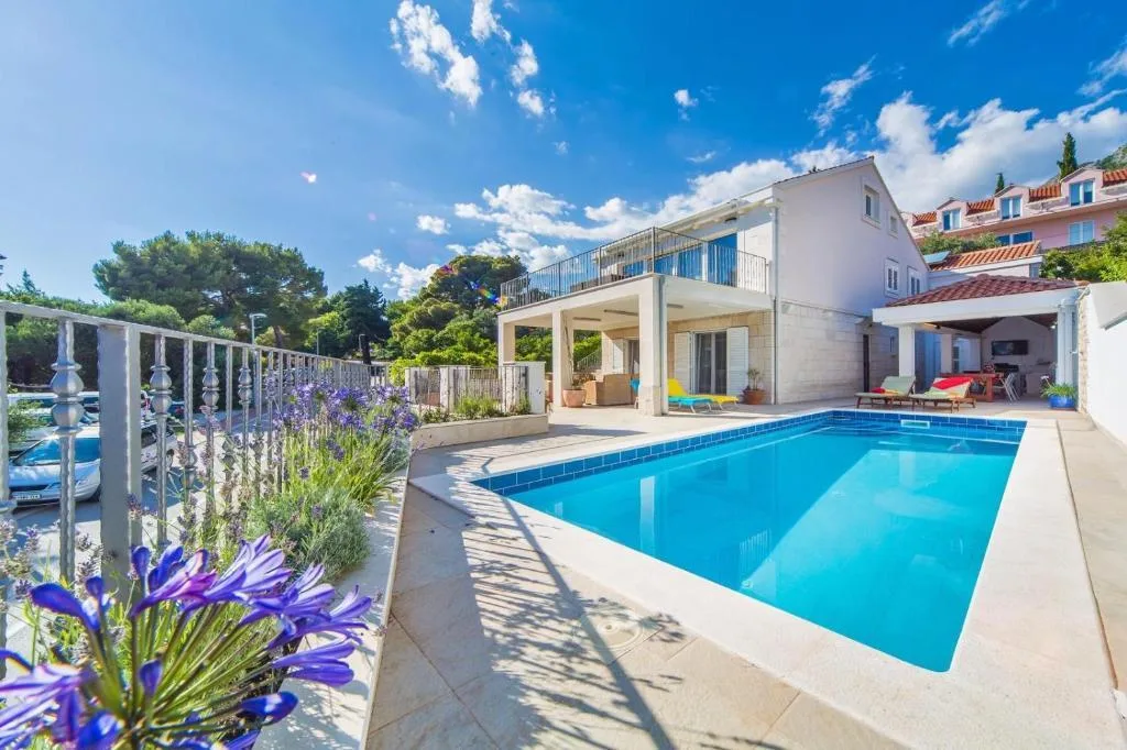 Private swimming pool and white Villa Mlini with flowers near the beach in Mlini