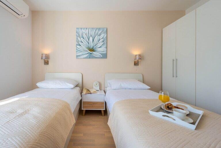 Twin bedroom with two single beds and breakfast tray at House T