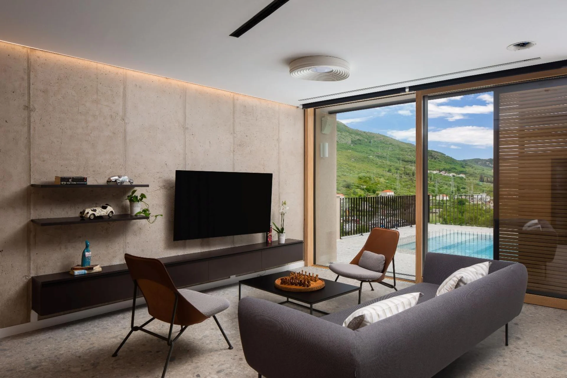 Lounge with TV and countryside view at Villa Palazzo