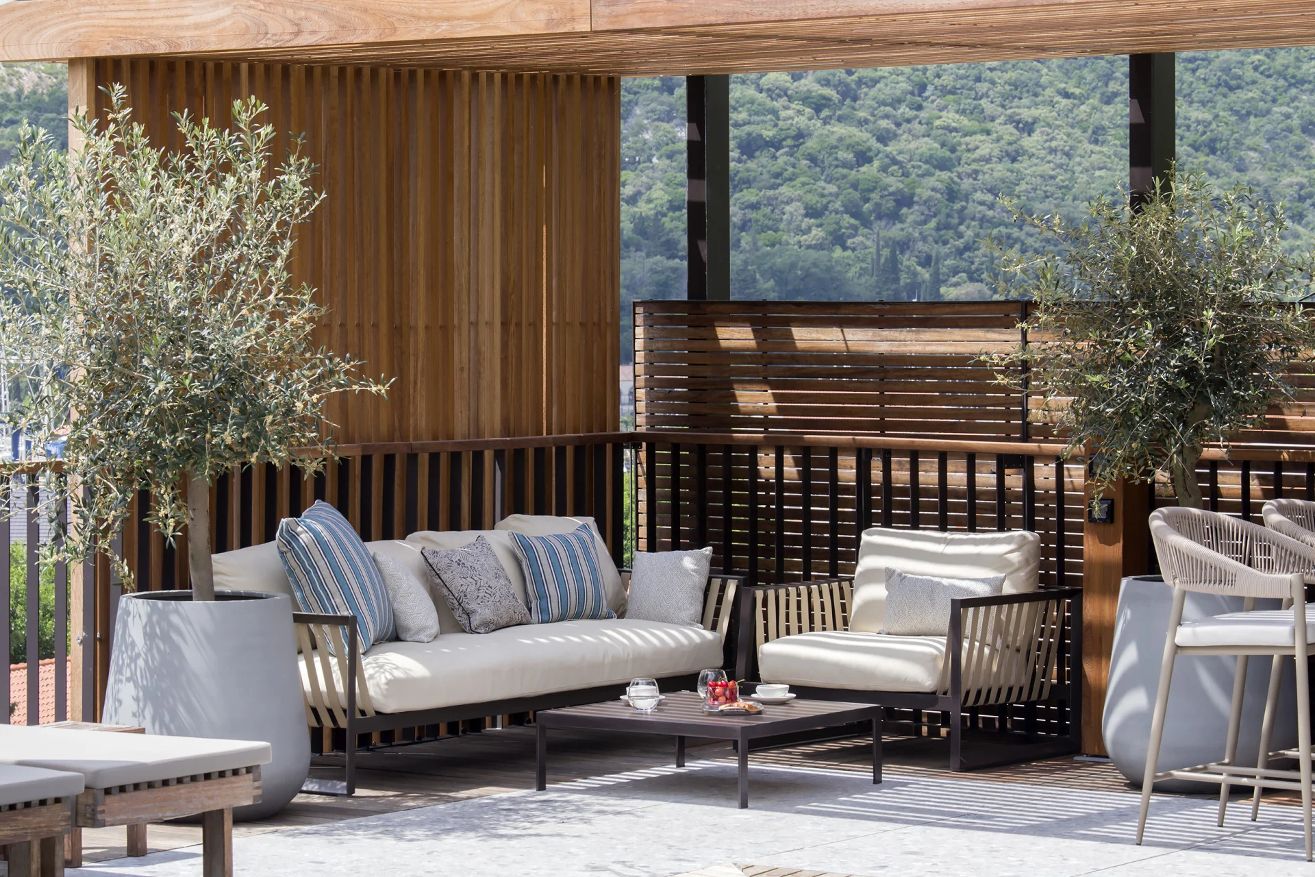 Outdoor lounge with sofas under a pergola at Villa Palazzo
