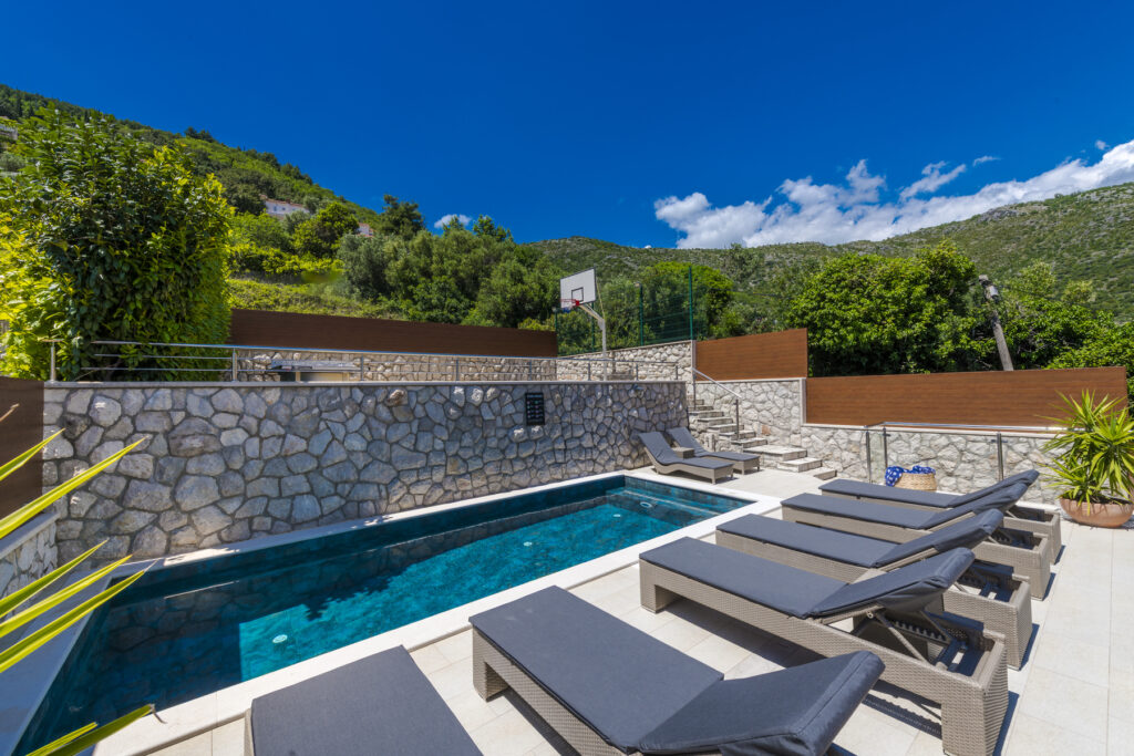 Noah House in Zaton Bay with heated swimming pool