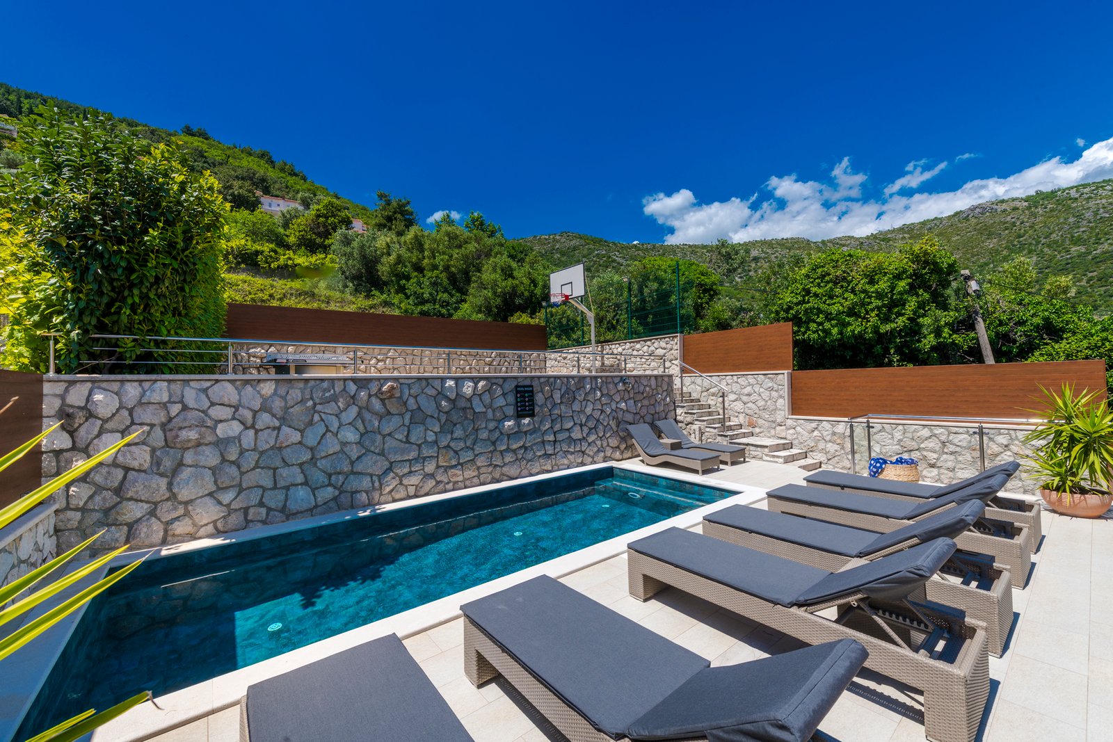 Noah House in Zaton Bay with heated swimming pool