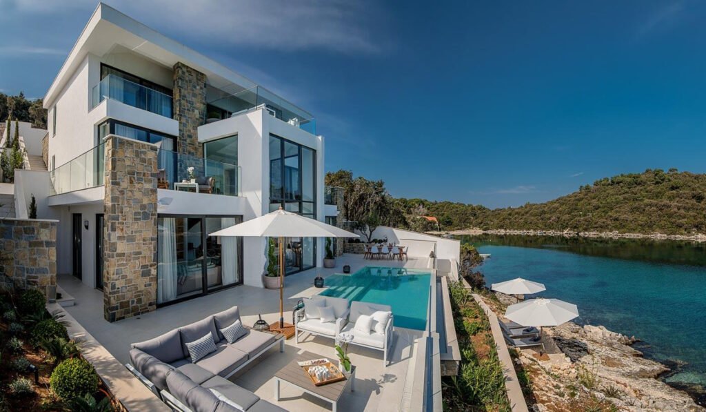 Villa Opus with infinity pool and outdoor lounge on the waterfront near Korčula