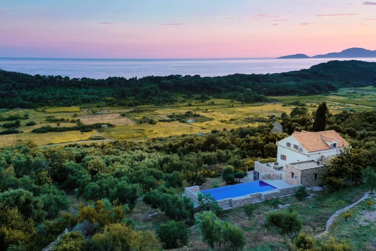 Villa Ella among green hills and olive groves with sea views on Šipan