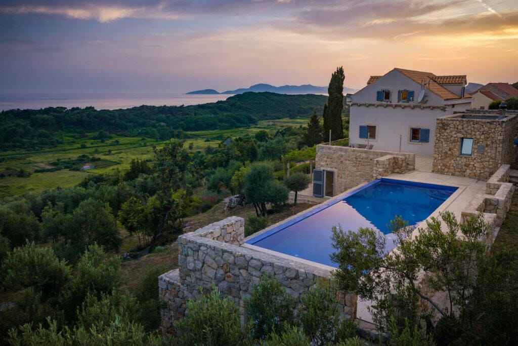 Villa Ella mit privatem Pool inmitten von Olivenhainen und Meerblick bei Sonnenuntergang auf Šipan