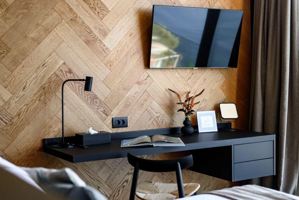 Desk with herringbone wooden wall in a bedroom at Villa Atreeum