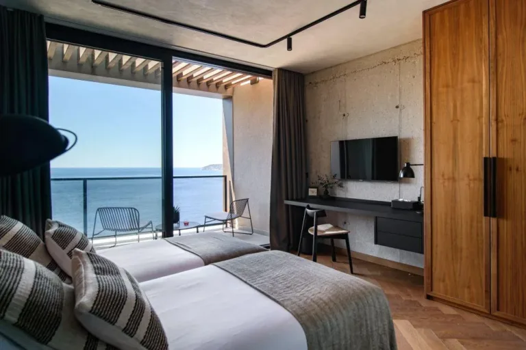 Twin bedroom with sea-view windows at Villa Atreeum