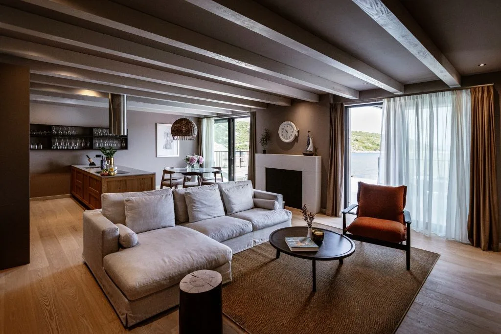 Open-plan living room with sofa, fireplace and kitchen at Villa Sol