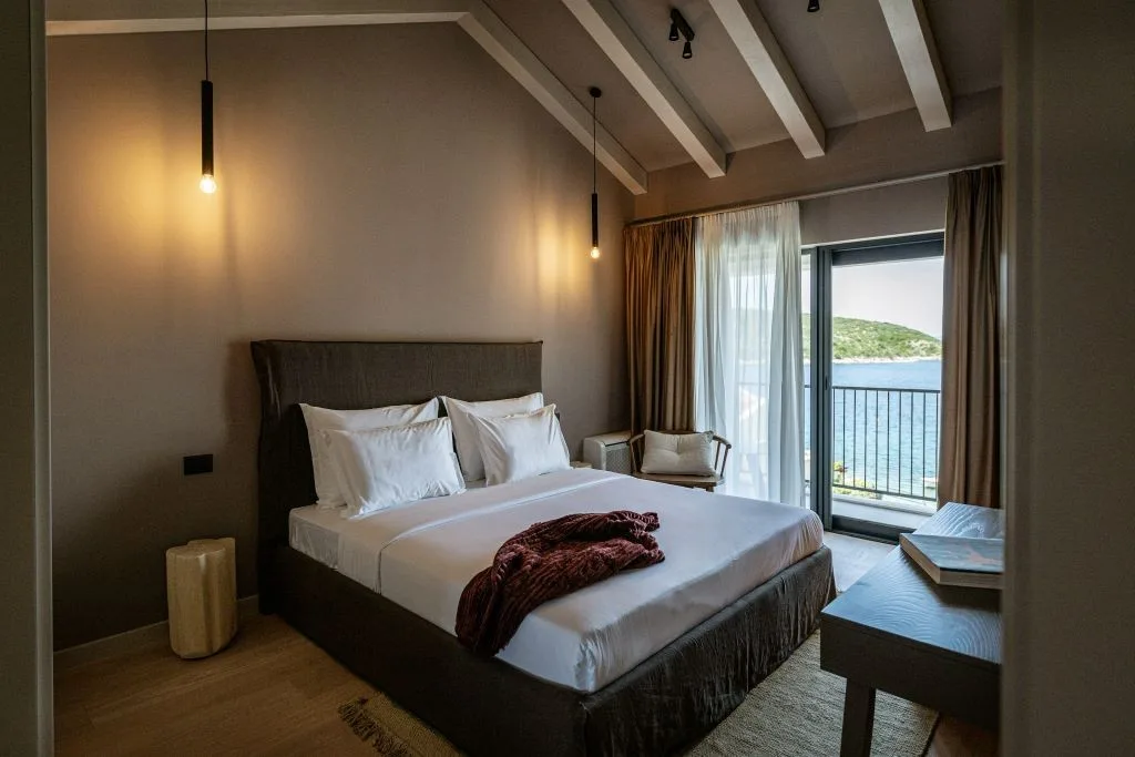 Bedroom with king-size bed and balcony overlooking the sea at Villa Sol