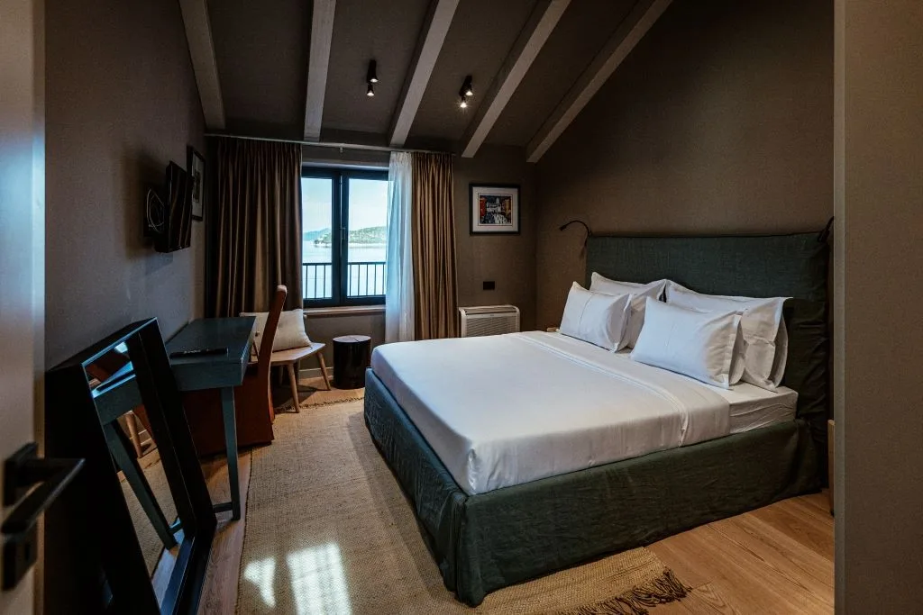 Bedroom with king-size bed and desk under the beamed ceiling at Villa Sol