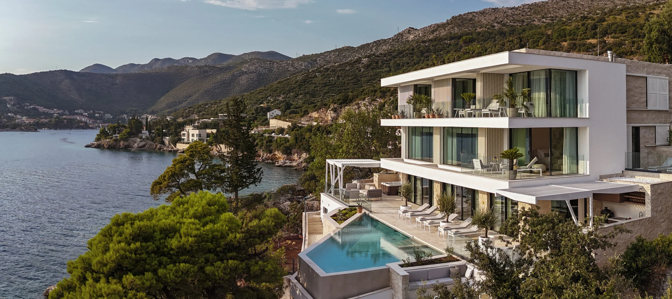 Luxury villa with private pool and sea view
